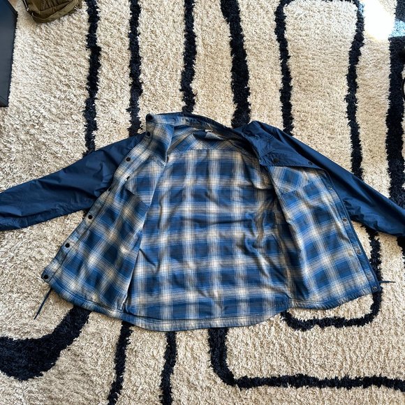 The North Face Fort Point Reversible Flannel Jacket - Picture 2 of 4